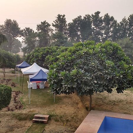 Club Awara Holiday Resort Manesar Extérieur photo