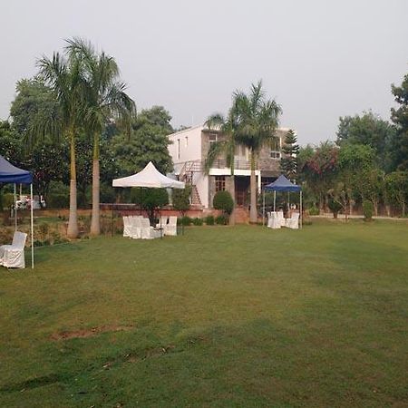 Club Awara Holiday Resort Manesar Extérieur photo